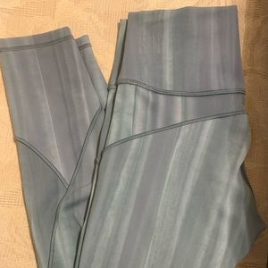 Lululemon In Movement Linear Spray Dye